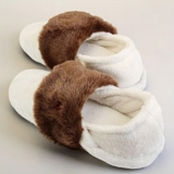 Thermo Slippers snowwhite with brown cuff, size XL, EU 42 - 43,5 (incl. 2 batteries, 3,7 V, 3800 mAh each and a charger)